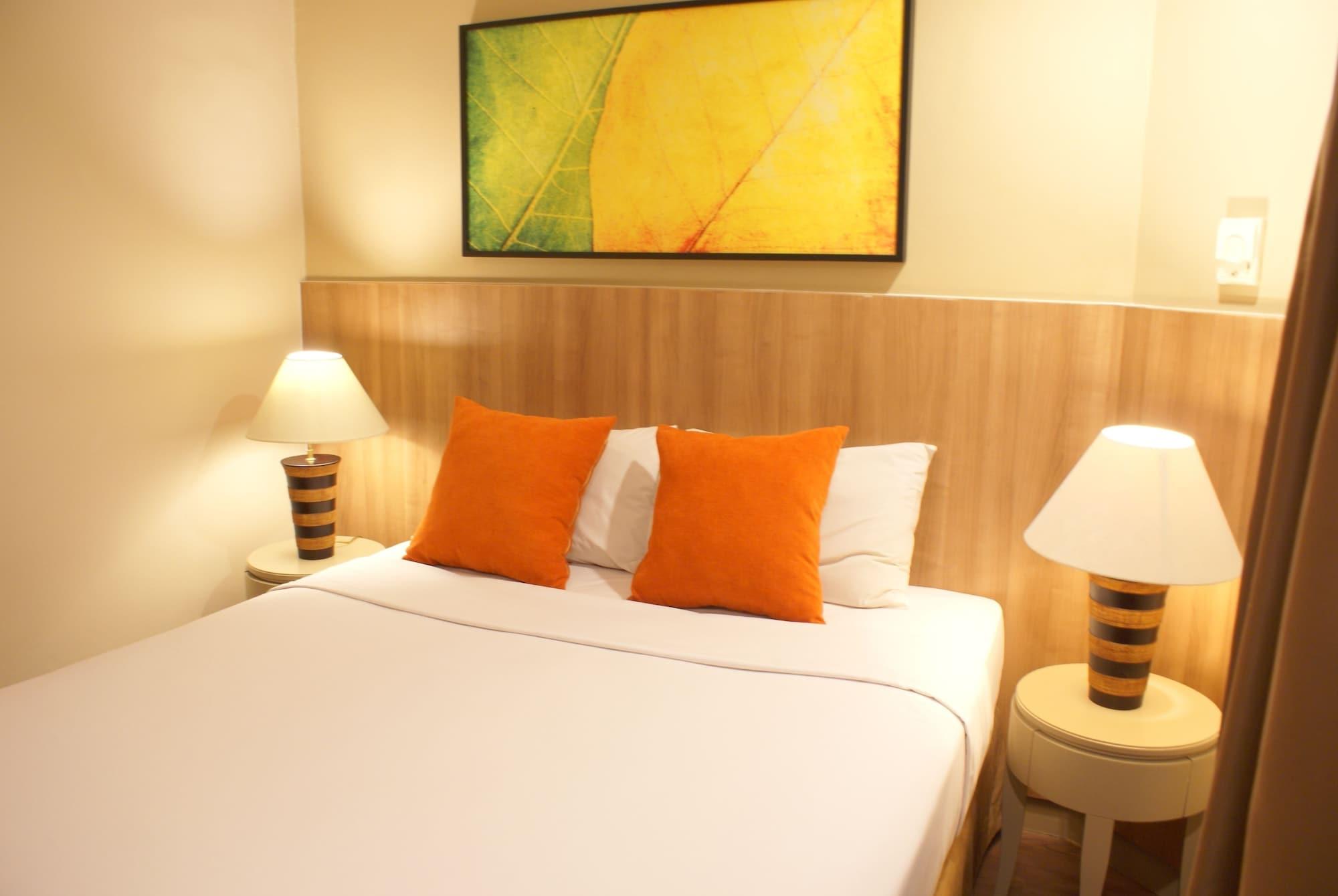 Grand Tropic Suites Hotel Yakarta Exterior foto