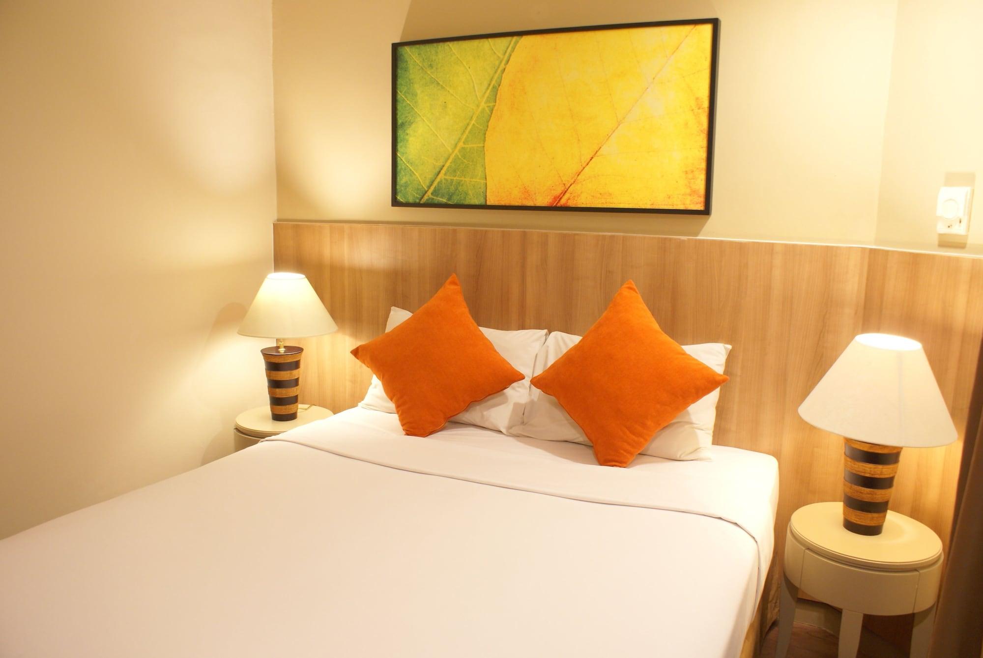 Grand Tropic Suites Hotel Yakarta Exterior foto