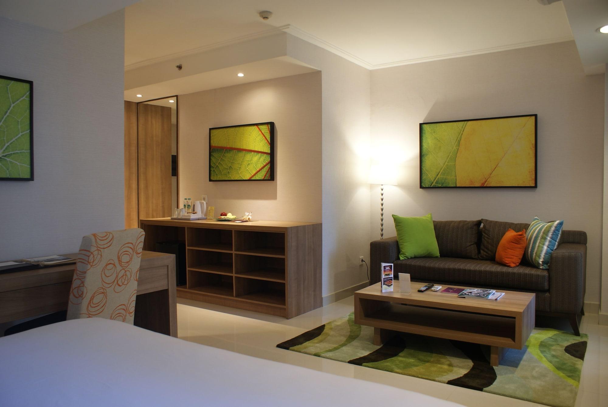 Grand Tropic Suites Hotel Yakarta Exterior foto