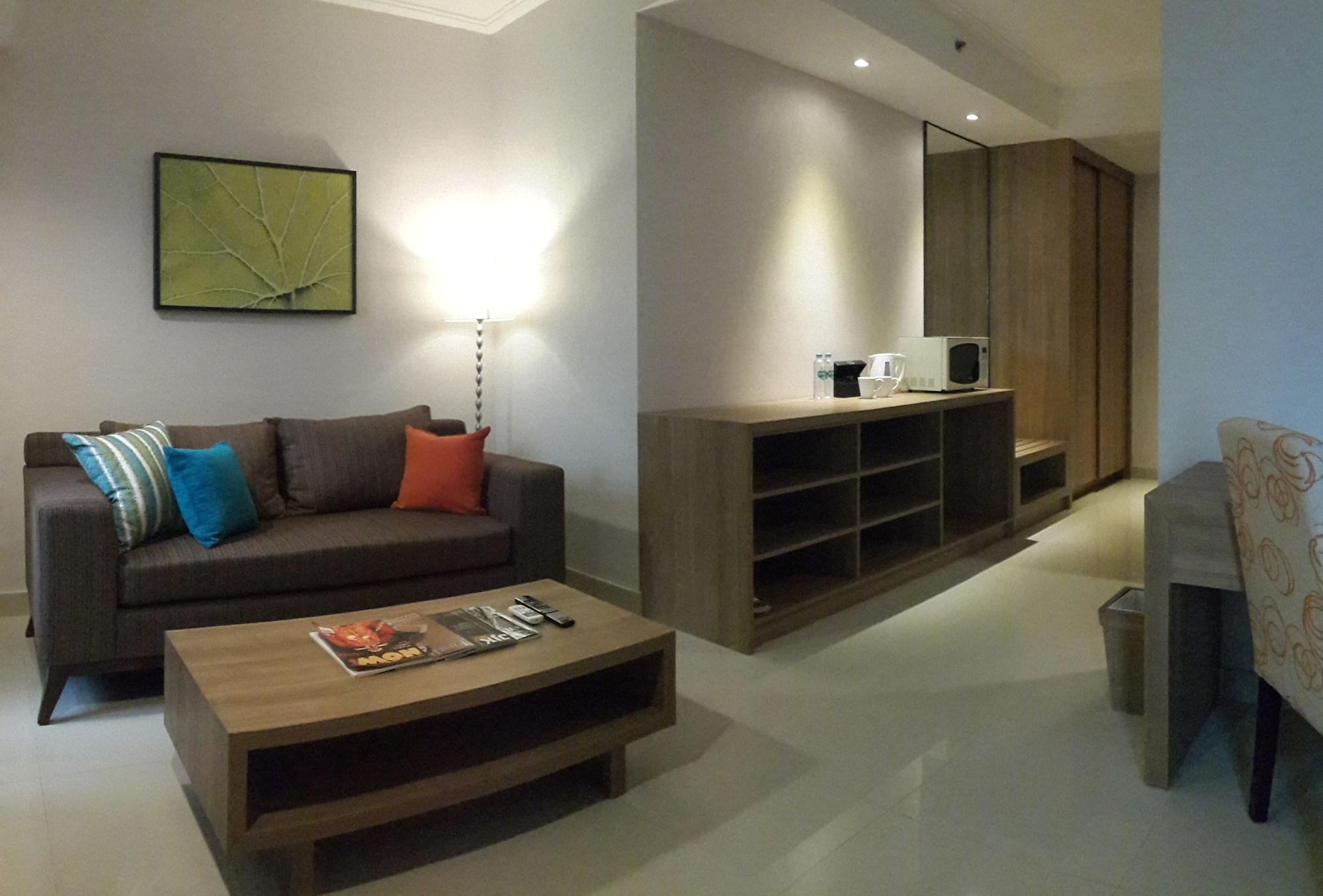 Grand Tropic Suites Hotel Yakarta Exterior foto