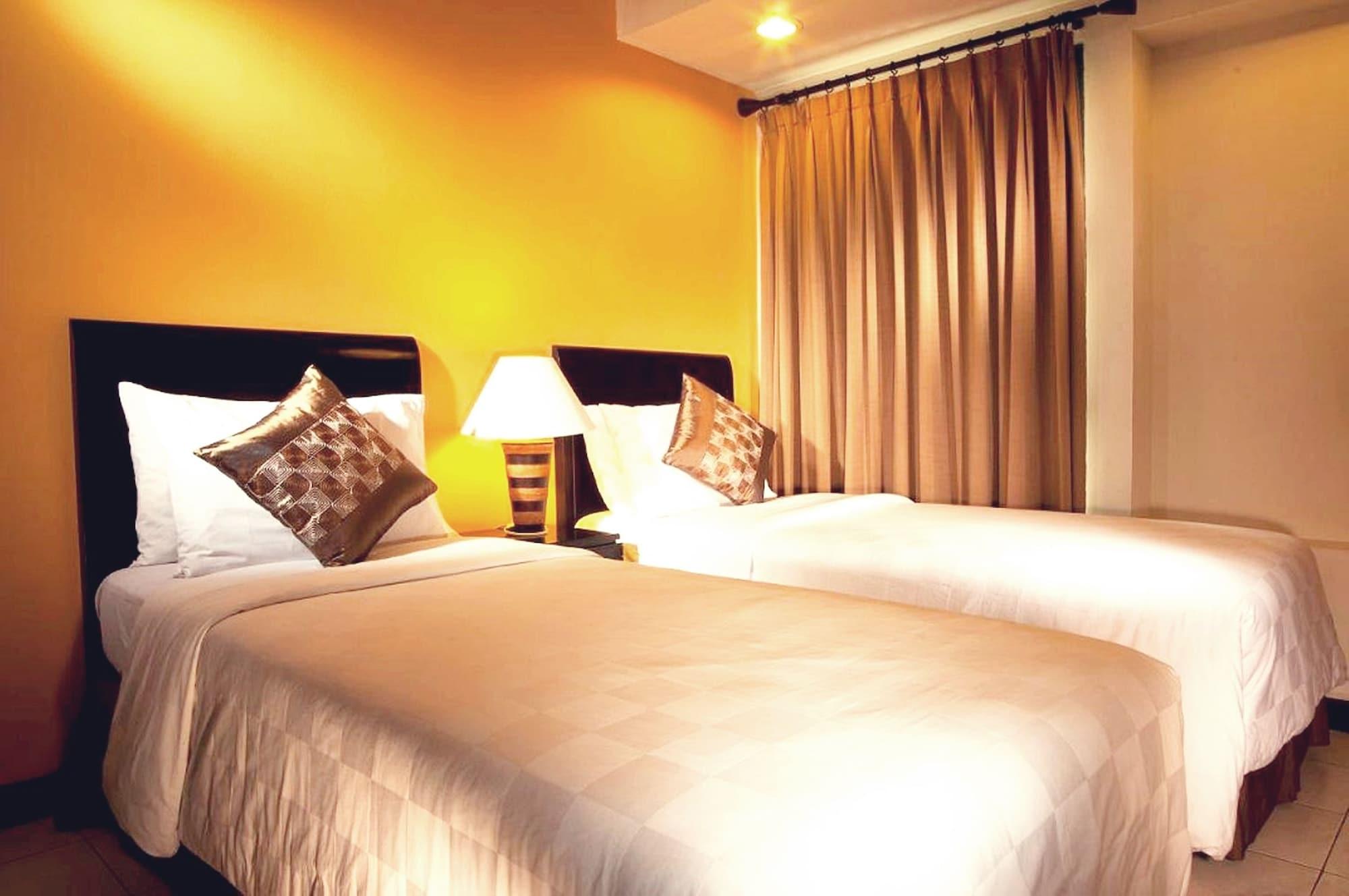 Grand Tropic Suites Hotel Yakarta Exterior foto