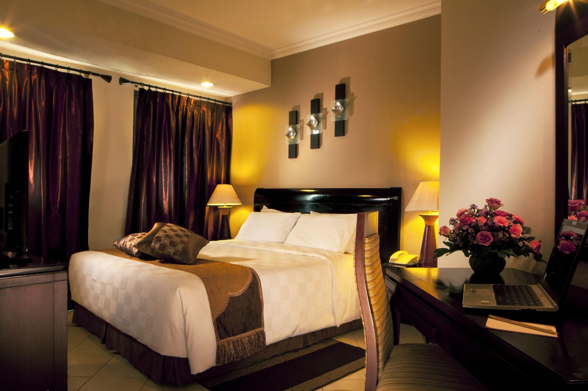 Grand Tropic Suites Hotel Yakarta Exterior foto