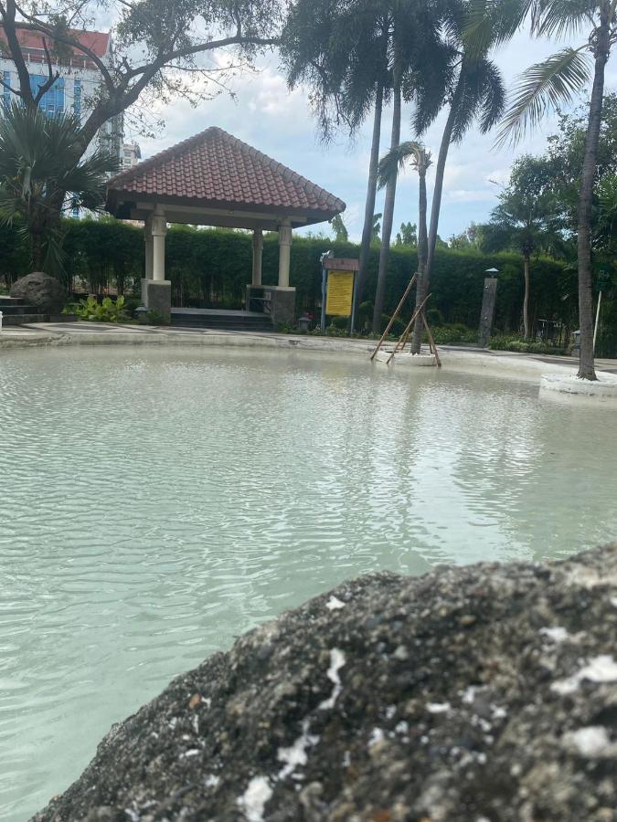 Grand Tropic Suites Hotel Yakarta Exterior foto