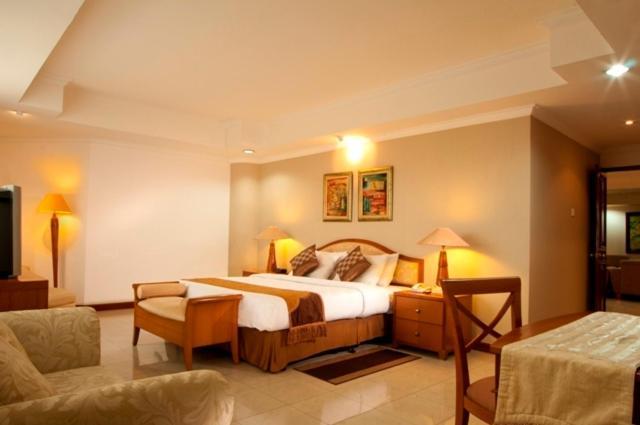 Grand Tropic Suites Hotel Yakarta Exterior foto