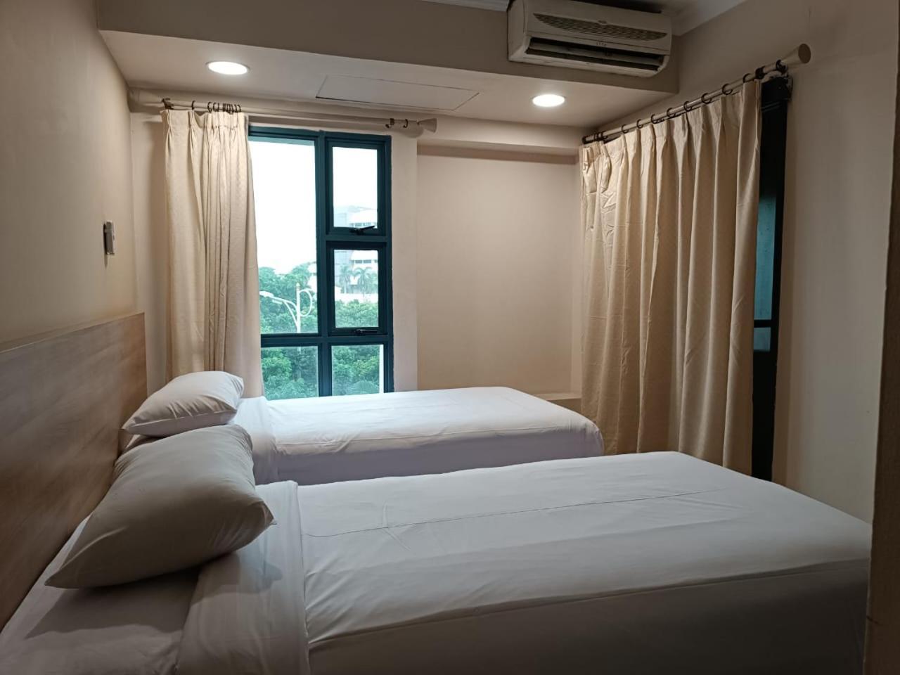 Grand Tropic Suites Hotel Yakarta Exterior foto