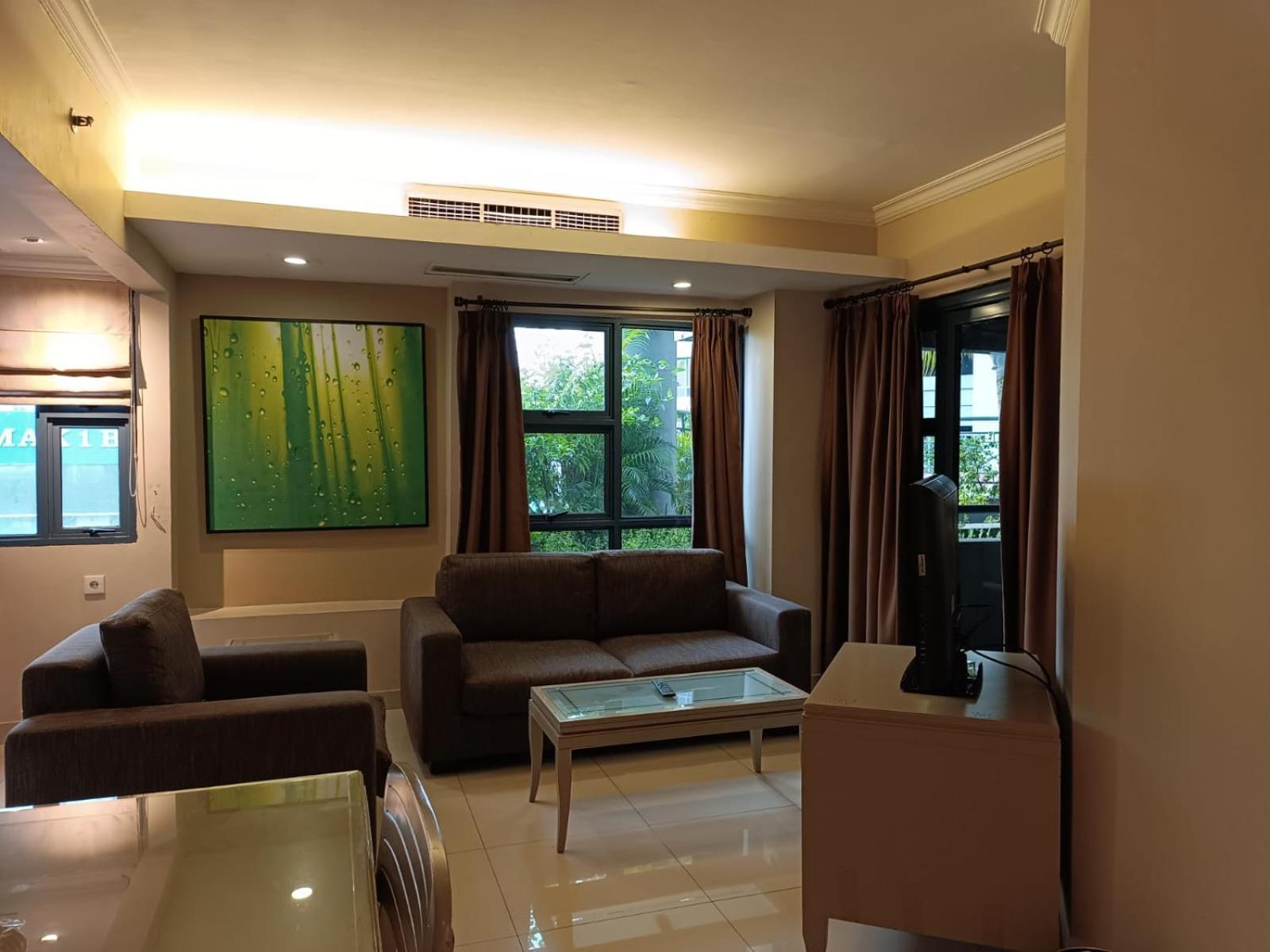Grand Tropic Suites Hotel Yakarta Exterior foto