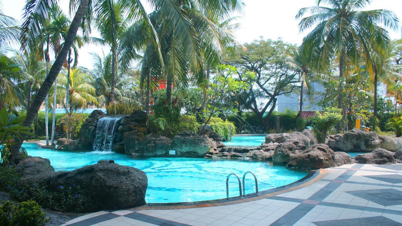 Grand Tropic Suites Hotel Yakarta Exterior foto