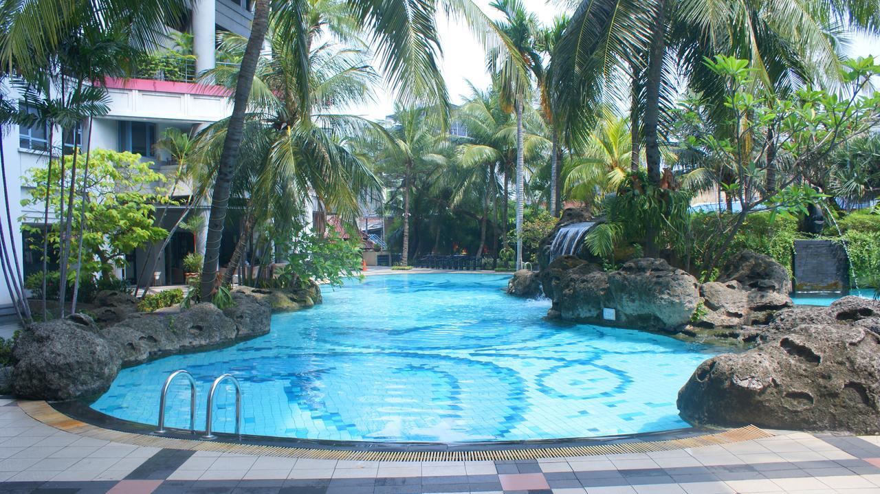 Grand Tropic Suites Hotel Yakarta Exterior foto