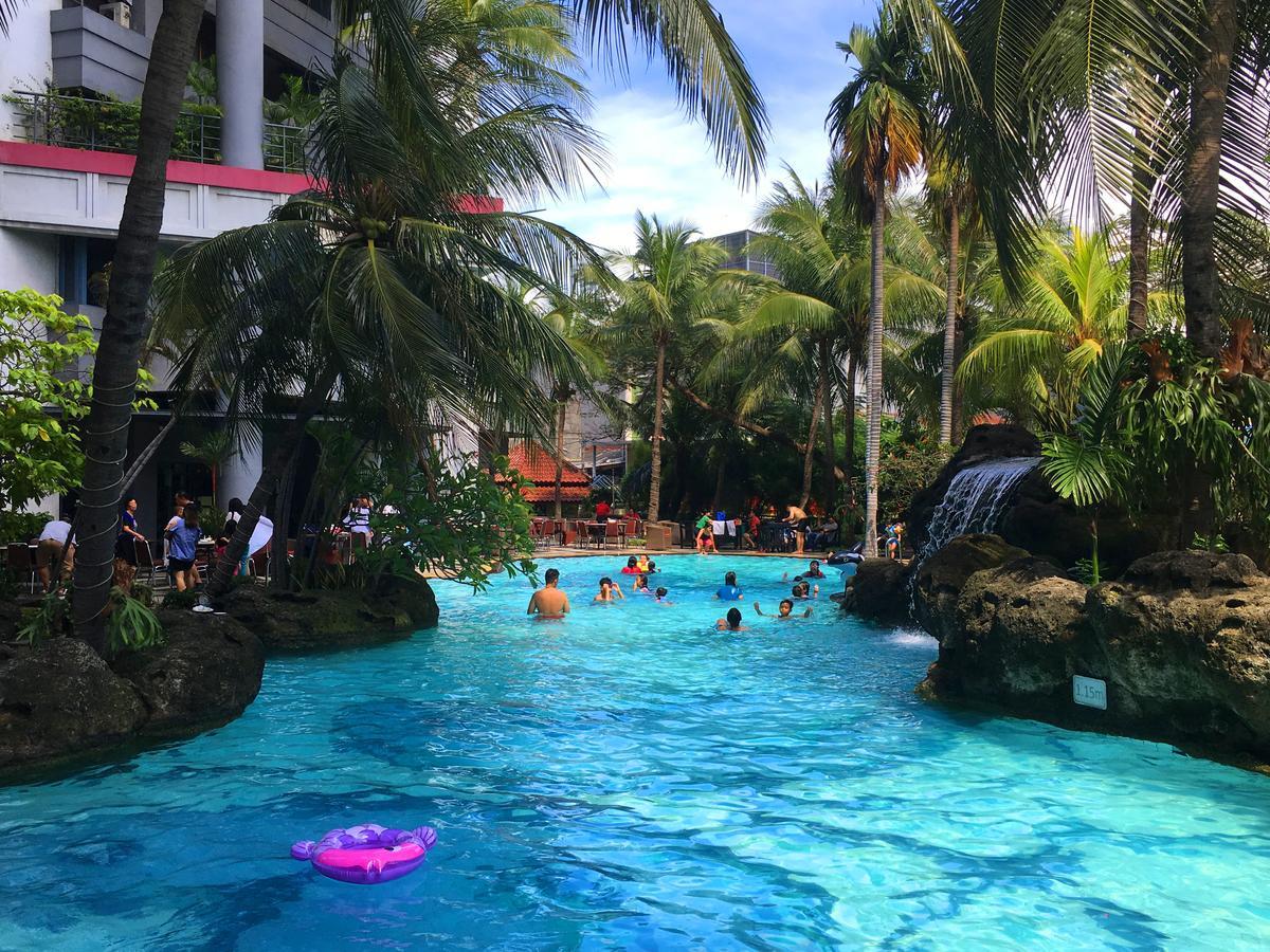 Grand Tropic Suites Hotel Yakarta Exterior foto