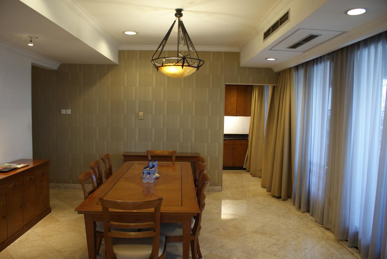 Grand Tropic Suites Hotel Yakarta Exterior foto